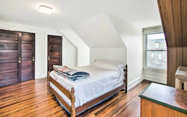 Roomy Lancaster Home: Walk to Dtwn & Hospital