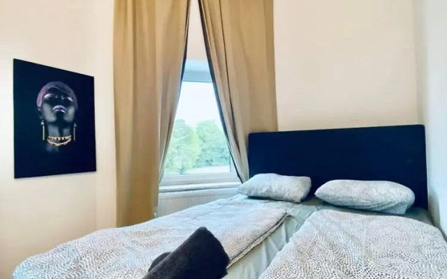 Spacious 4 BR Apt Perfect for Groups