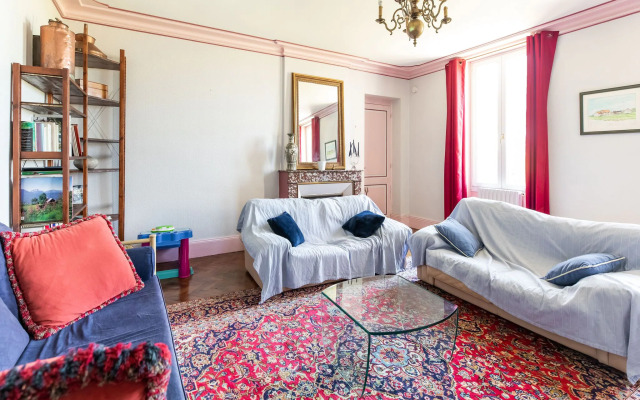 Attractive castle in Cezac with private pool