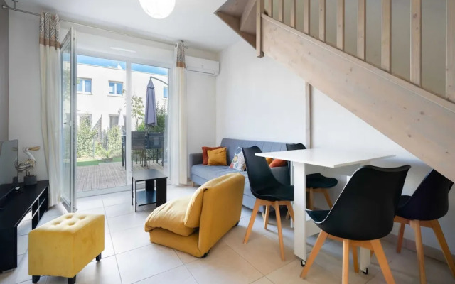 Cozy Beachside Villa in Serignan