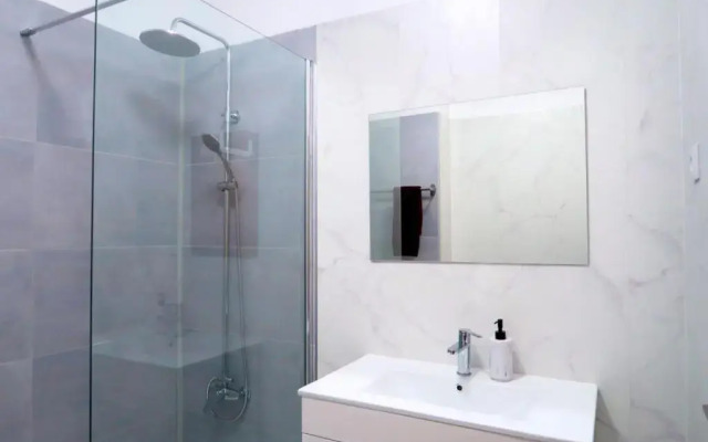 Albufeira Central Apartment, 10 mins walk to beach