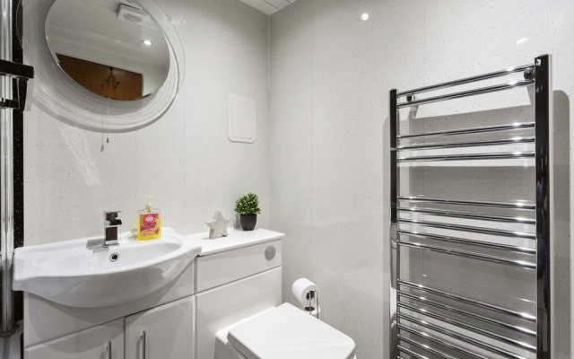 Stylish 1 Bedroom Apartment-ground Floor