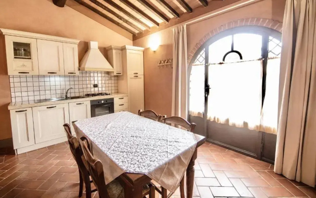 Residence con piscina a Monteverdi