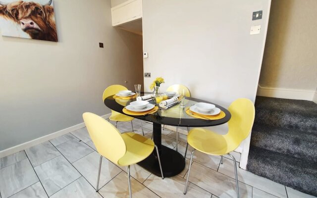 Sunflower Suite under Sasco Apartments