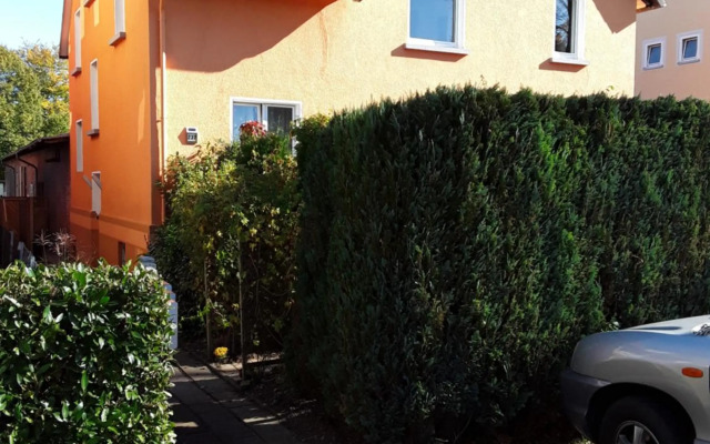 Orange Sun Apartment