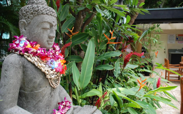 Castle Bamboo Waikīkī Hotel