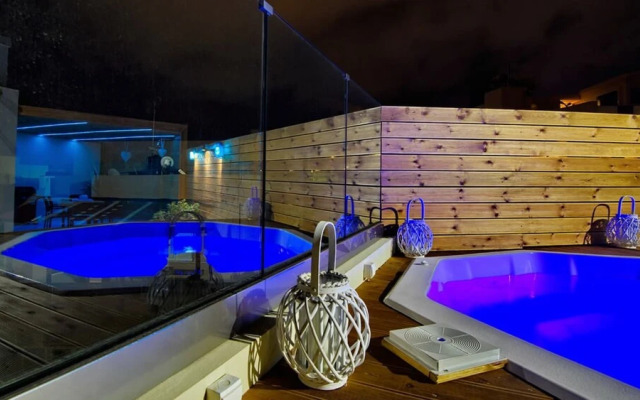 Luxury Sea View Penthouse with Hot Tub