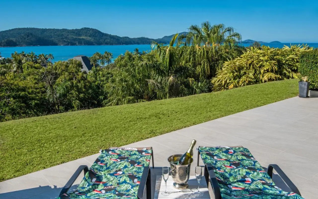 Superior Poinciana 011 on Hamilton Island