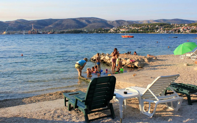 Apartments by the sea Okrug Gornji, Ciovo - 18798