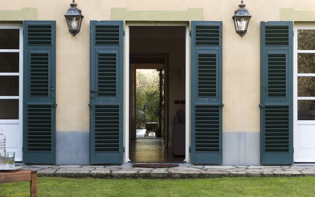 Villa con piscina tra gli ulivi di Rapallo