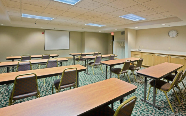 Country Inn & Suites by Radisson, Dundee, MI