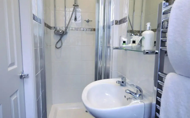 St John's Lodge (incl off-site health club)