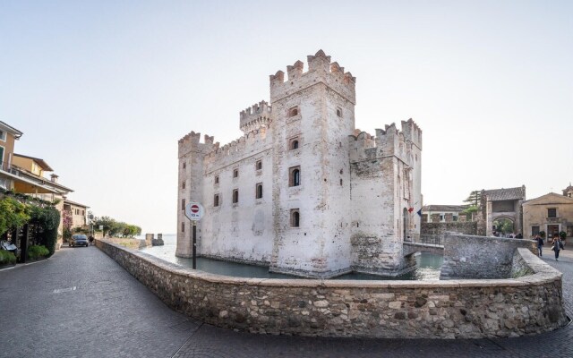 Beautiful Apartment in Lugana di Sirmione With Outdoor Swimming Pool and 1 Bedrooms