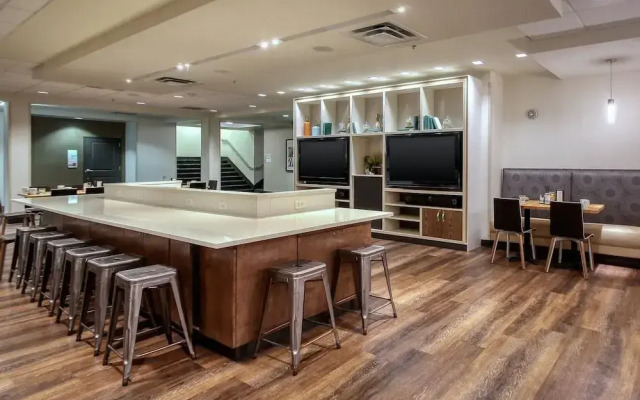 Holiday Inn & Suites Atlanta Airport-North