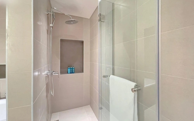 Hyp-lux 4BR Apt With Burj Khalifa View