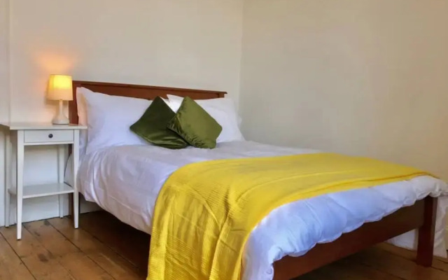 Bright, Spacious 4 Bedroom Apartment In the Old Town, Edinburgh