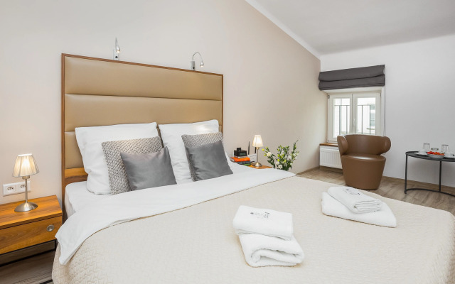 Pergamin Royal Apartments