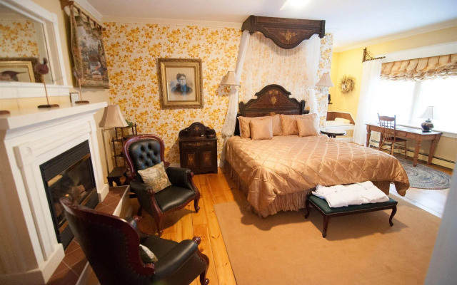 Shipwright Inn