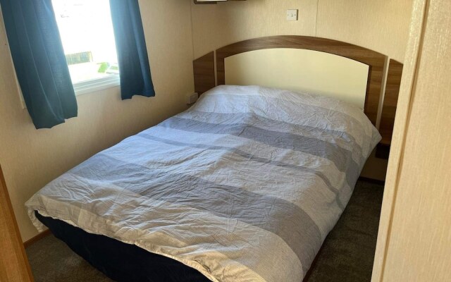 3 Bed 8 Berth Caravan With Decking Free Wifi