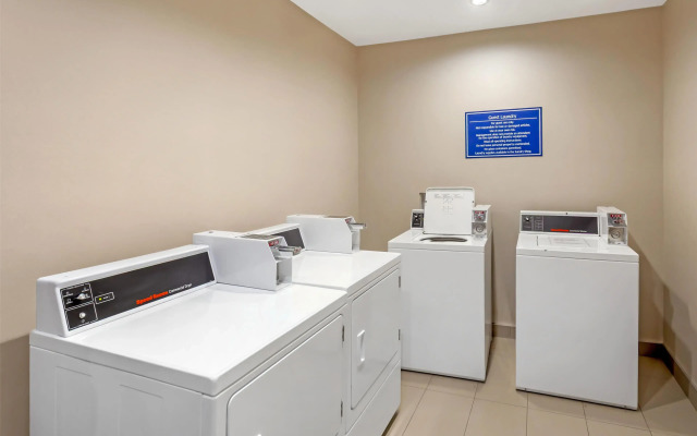 Best Western Plus Hinton Inn & Suites