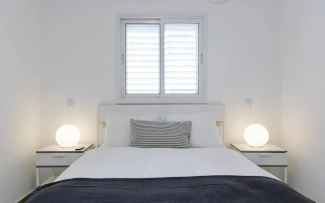 Botiuqe apartment . 100 meters from the beach