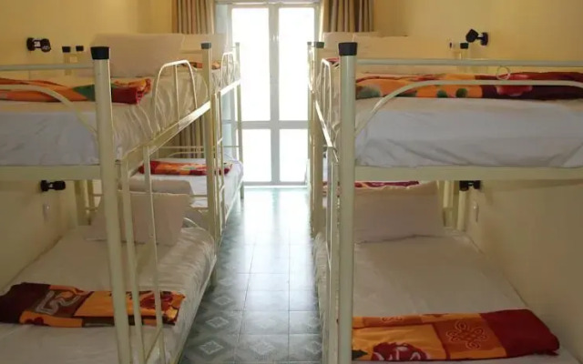 House Backpackers