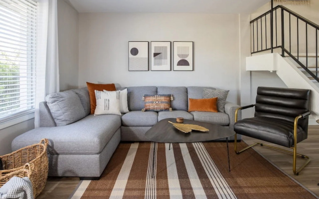 Scottsdale 83rd Row 4 Bedroom Townhouse by RedAwning