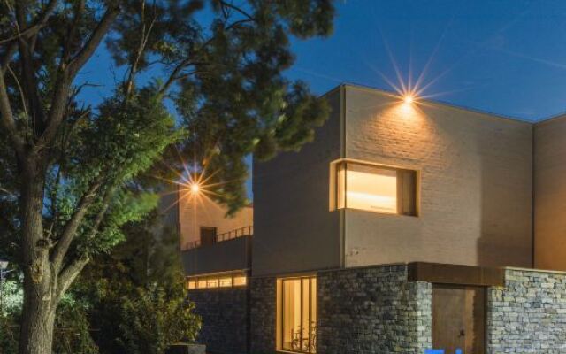 The Long Circle House