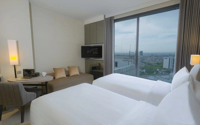 Whiz Luxe Hotel Spazio Surabaya