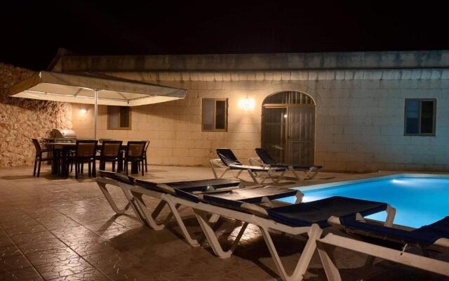 Hofra Farmhouse - 5 bedroom farmhouse with private pool available