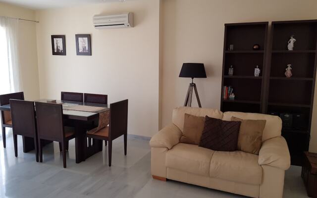 Modern 2 Bedroom Holiday Home