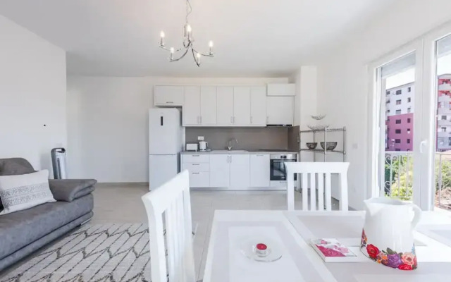 Urban Scene - Free Parking