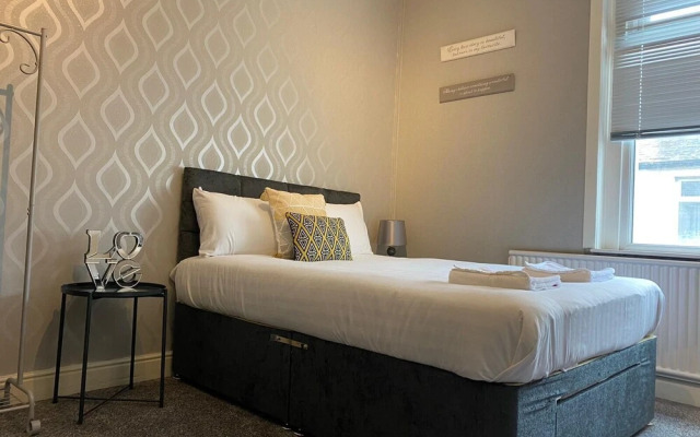 Sunflower Suite under Sasco Apartments