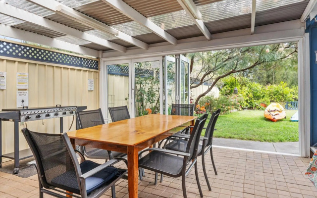 SORRENTO LAKESIDE Sanctuary Point 4pm check out Sundays