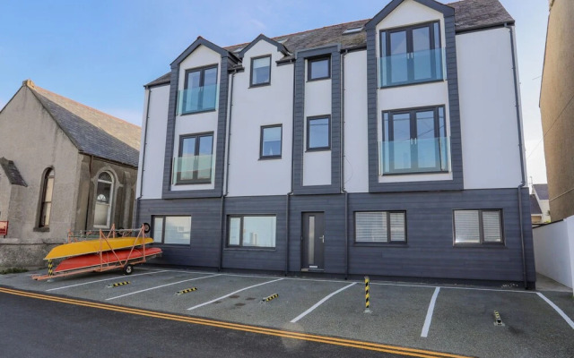 1 Avondale House