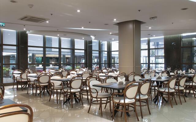 Master Porto Alegre Hotel - Av Carlos Gomes, Proximo Consulado Americano