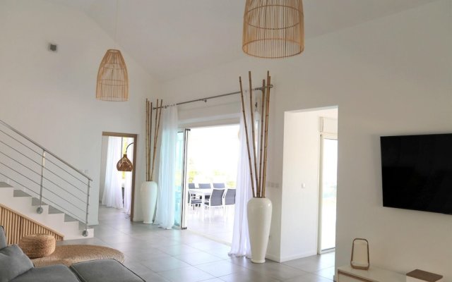 Villa With 4 Bedrooms In Saint Gilles Les Bains With Private Pool Enclosed Garden And Wifi