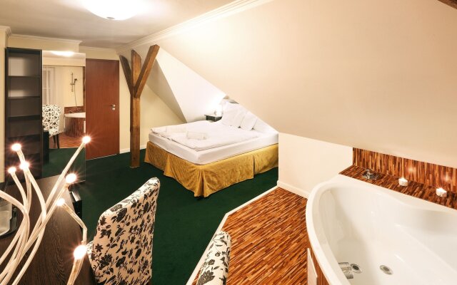 Pytloun Design Self Check-in Hotel