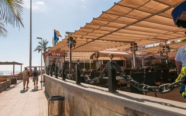 Belvilla by OYO Beach House Adelfas