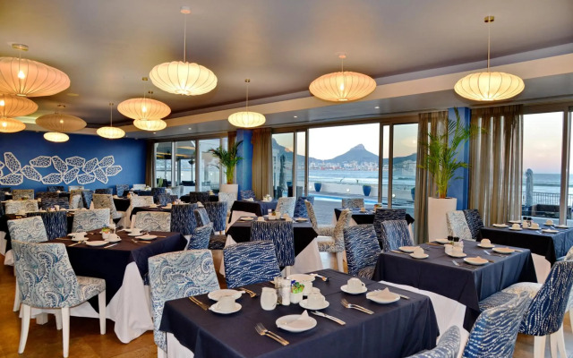 Lagoon Beach Hotel & Spa
