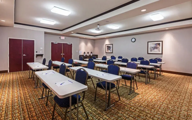 Holiday Inn Express & Suites Cleveland