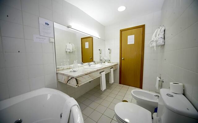 Hotel Feira Pedra Bela