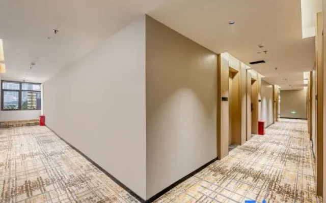 Mehood Listie Hotel