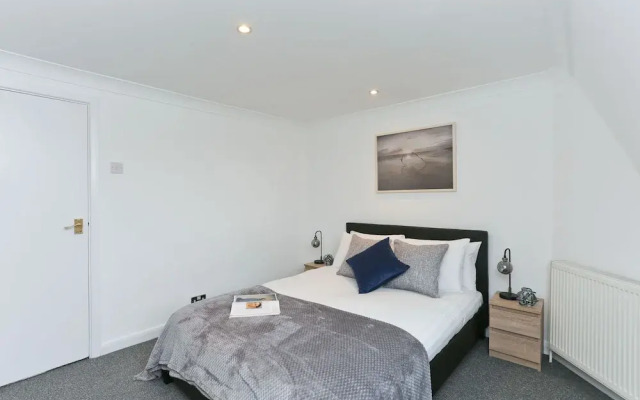 Platinum Apartments in Farringdon 9980