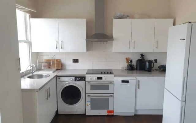Spacious and Bright 2 Bedroom Flat in Maida Vale