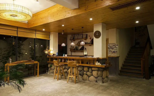 Floral Hotel Qiandaohu Deyishe Inn