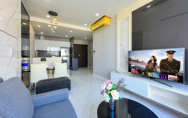 REM Rivergate Garden Pool Signature Apartments