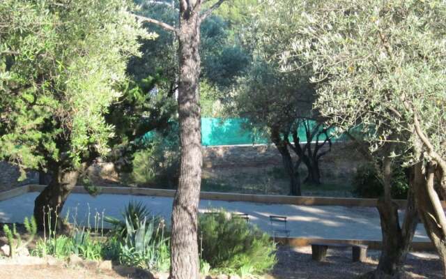 Apartment With one Bedroom in Saint-cyr-sur-mer, With Enclosed Garden