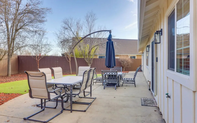 Walk Downtown: Remodeled Home in Murphys w/ Yard!