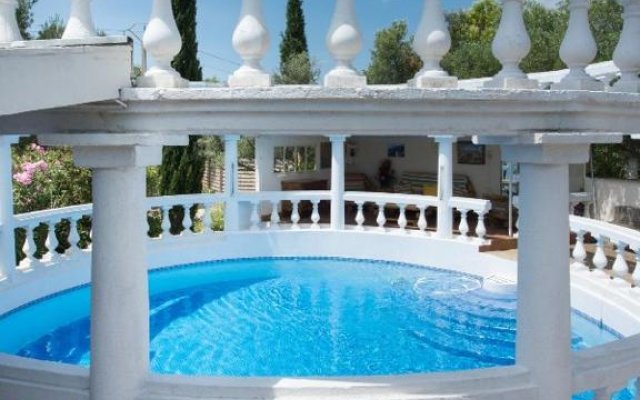 Villa With Pool In Provence Villa Romantique Sleeps Up To 12 4 In Optional Gite